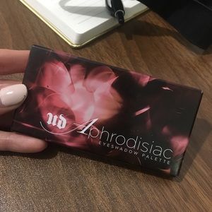 Urban decay exclusive aphrodisiac shadow palette